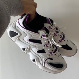 Adidas shoes size 6 1/2 Youth